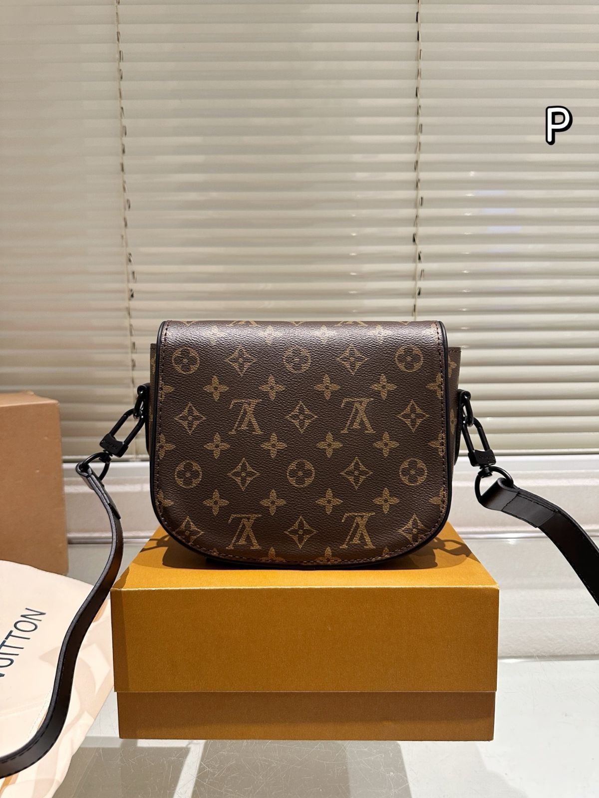 今日特価】LV ディストリクト PM モノグラムショルダーバッグ