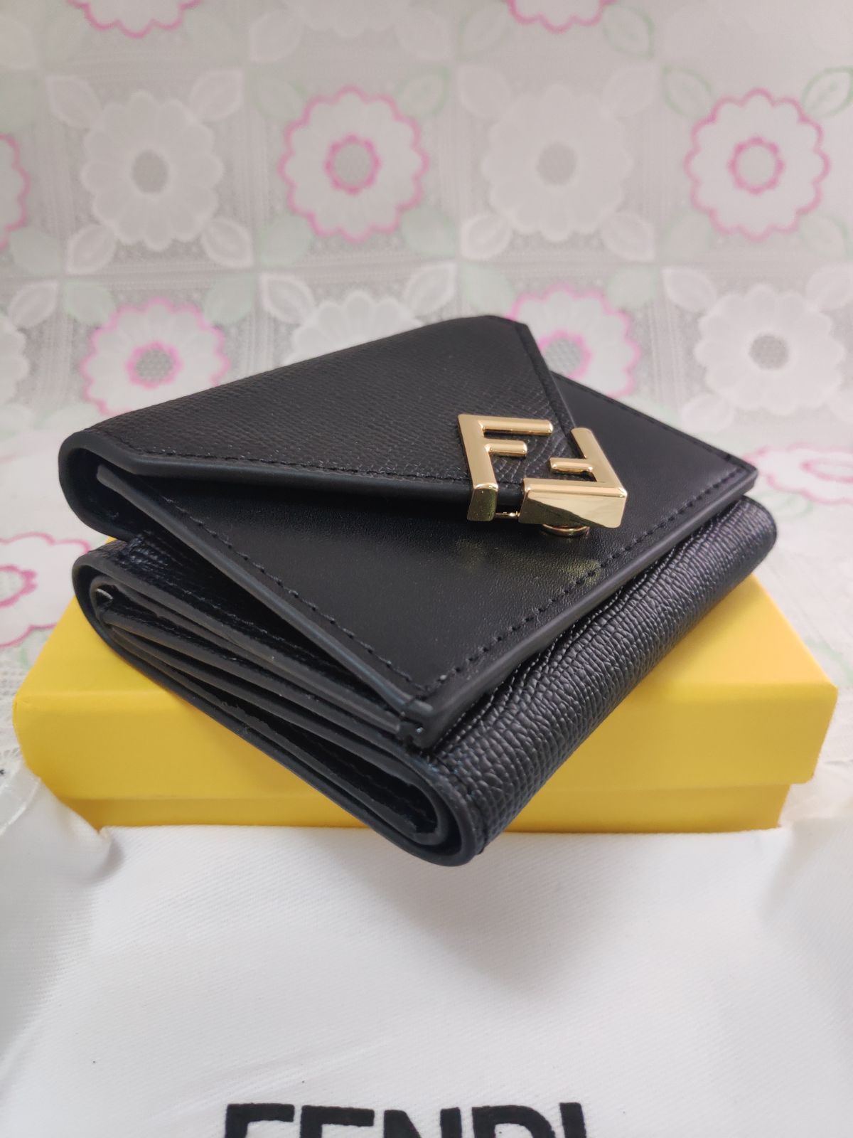 5ge5764-h】フェンディ 三つ折り財布 FFダイヤモンド レザー ブラック  