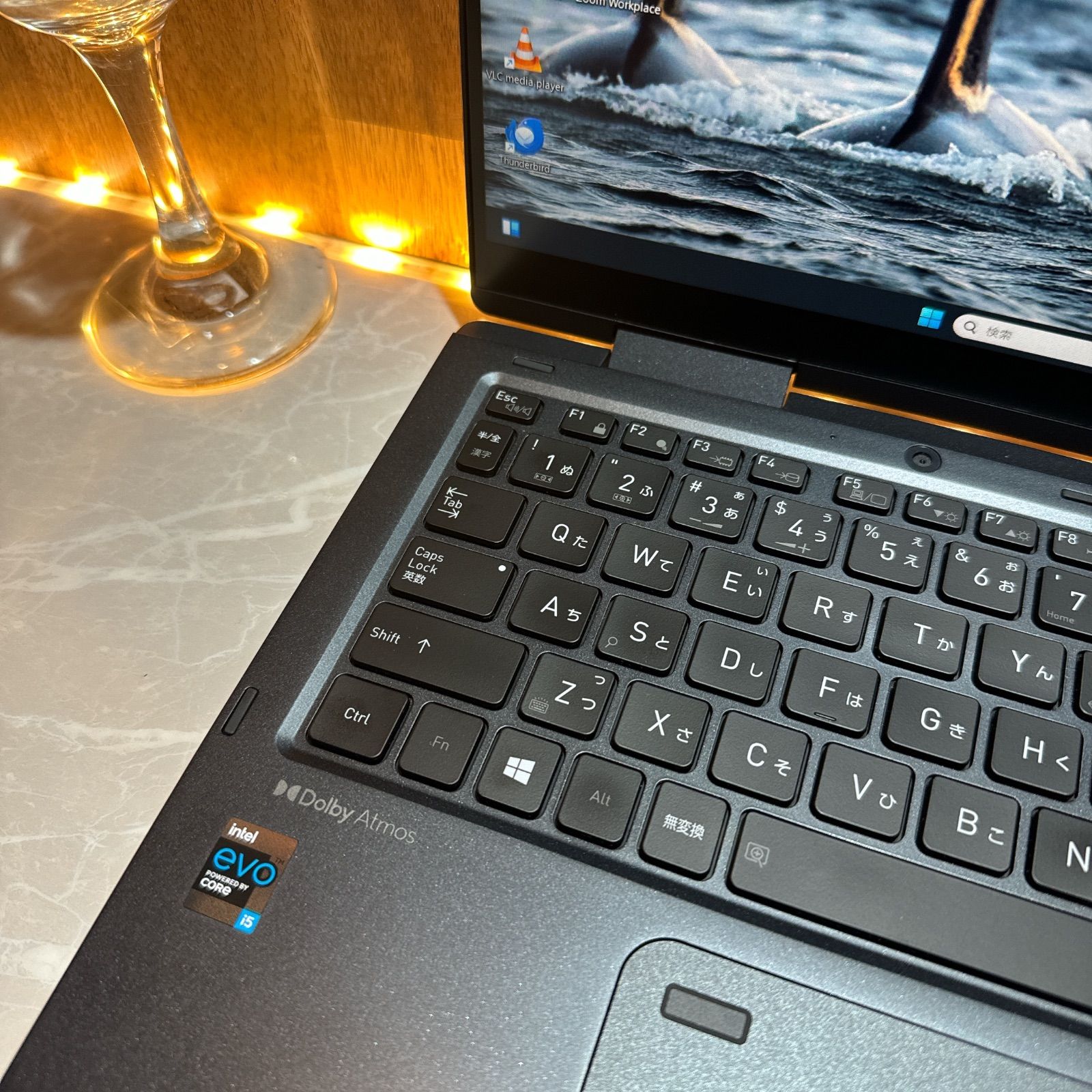 美品 dynabook V83/HS 2in1 タッチパネル biz】5つのスタイルで使える13.3型ビジネス向け2in1「dynabook