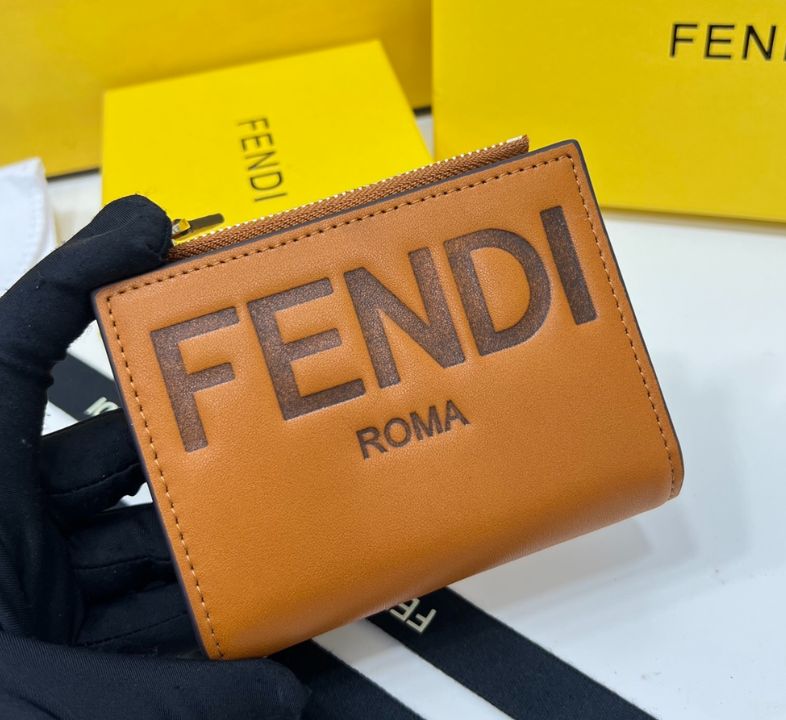 超素敵FENDI(フェンディ)二つ折り財布ブラウン箱と防塵袋付き新品即購入OK！男女兼用レザー