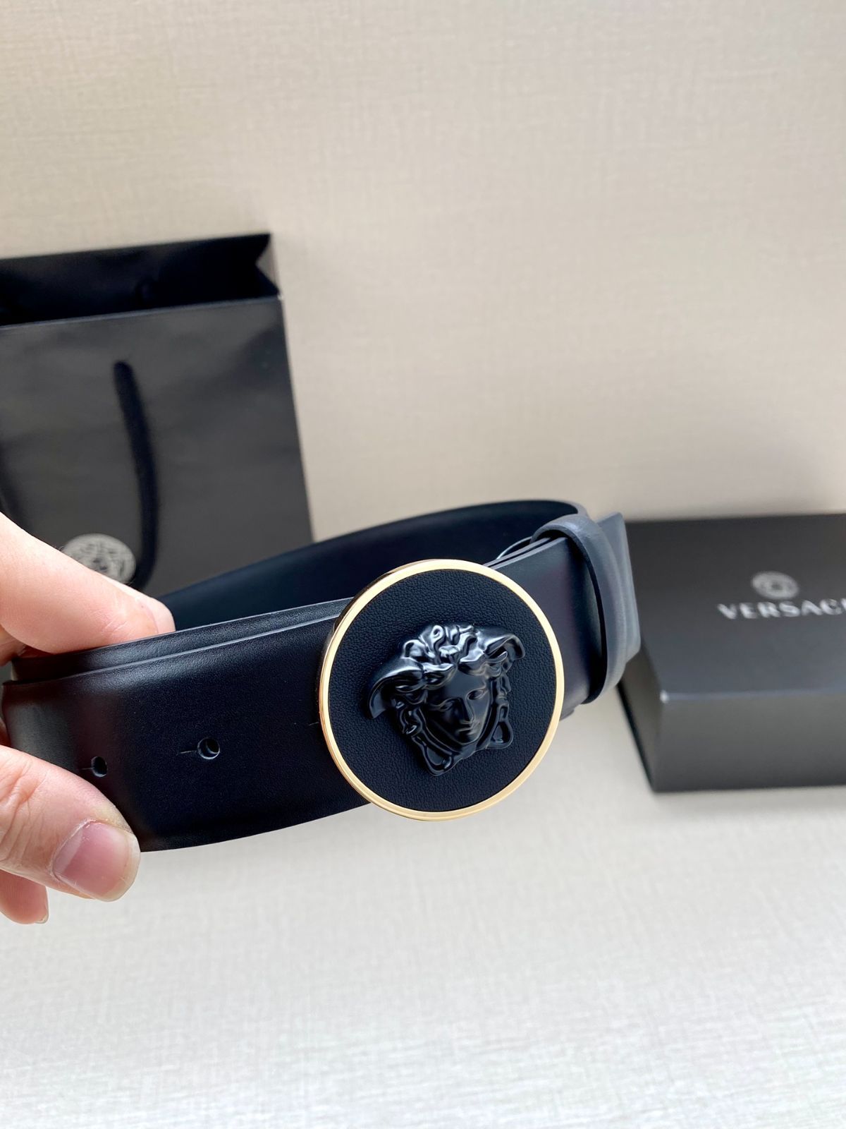 タグ付き未使用品VERSACE COLLECTION 紫 レザー ベルト タグ付き未使用品VERSACE COLLECTION 紫 レザー ベルト