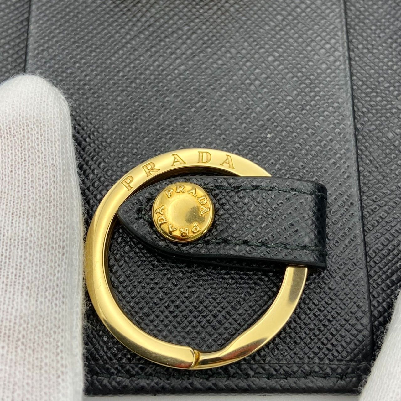 未使用級✨プラダ　キーケース　サフィアーノ　ブラック　箱　ギャランティカード PRADA プラダ サフィアーノ 4連 キーケース レザー ブラック