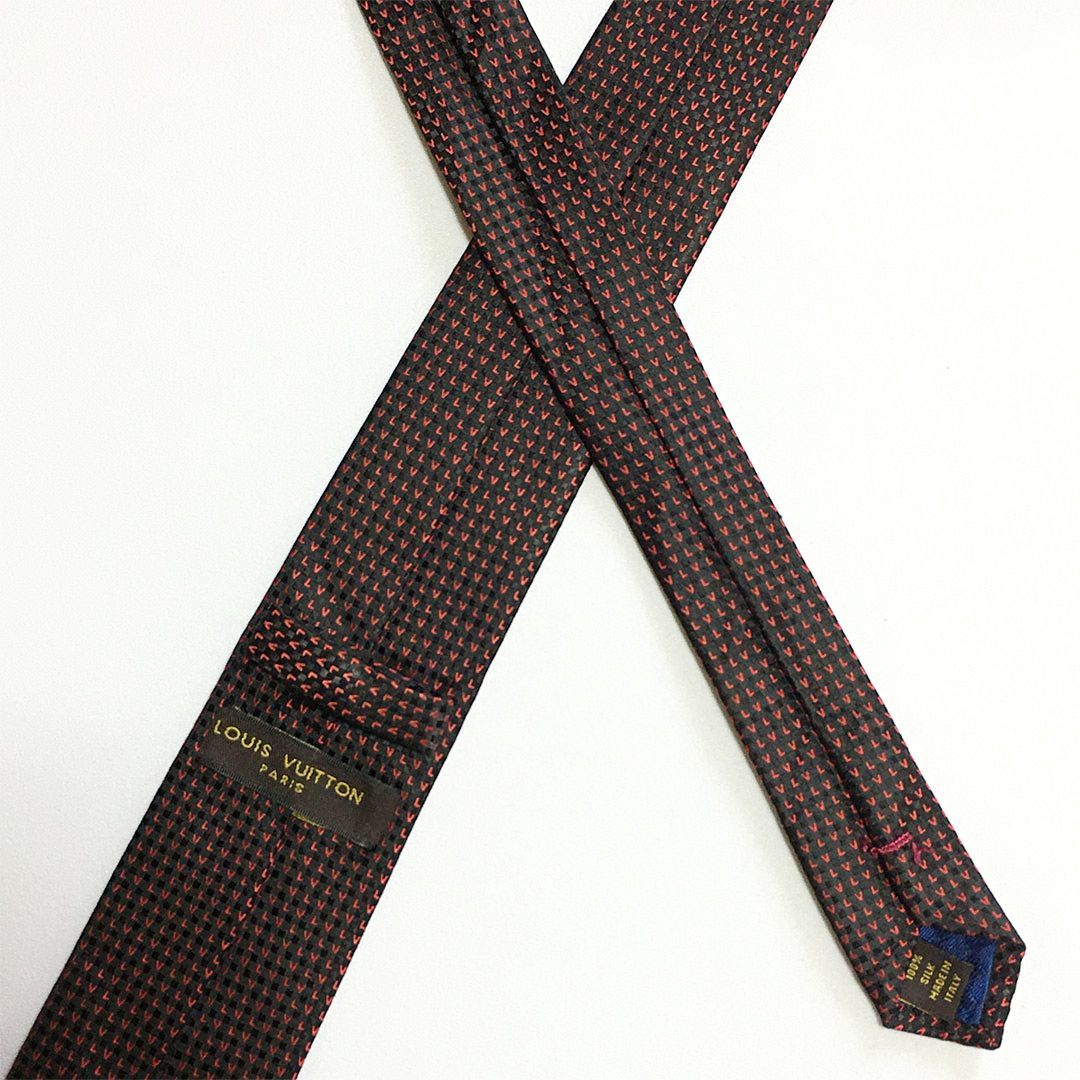 美品☆ルイヴィトン　ネクタイ 美品 ルイヴィトン Louis Vuitton ネクタイ シルク100% ブラック