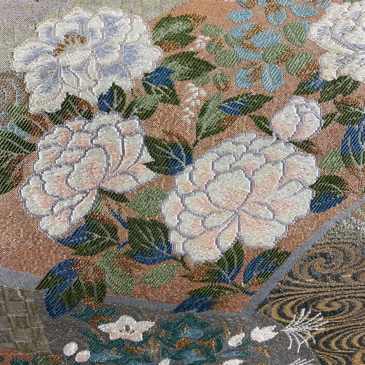 良好品】 袋帯 名品 扇面 草花 刺繍 金通し 灰緑 お太鼓柄 正絹 【中古