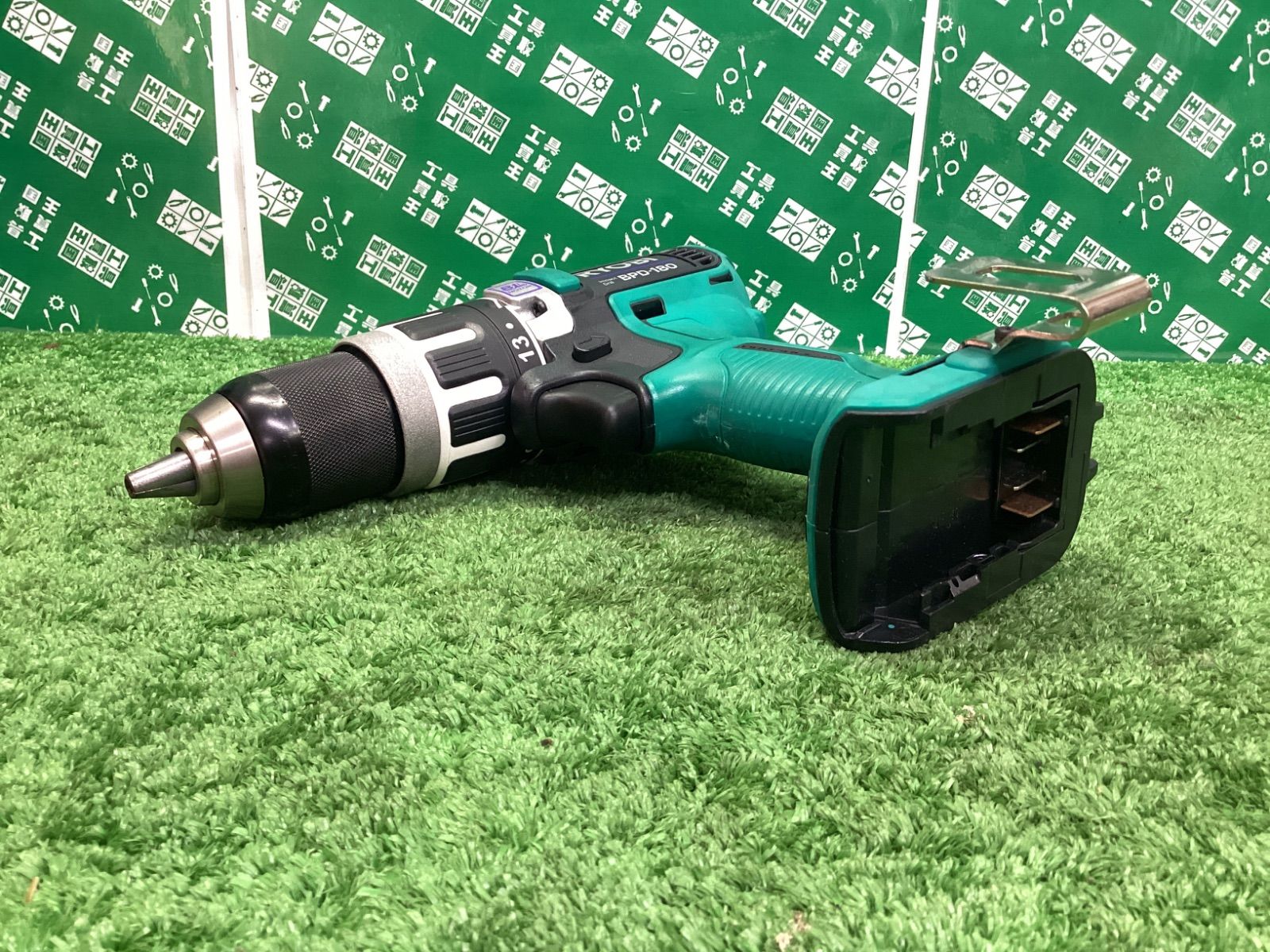 18V