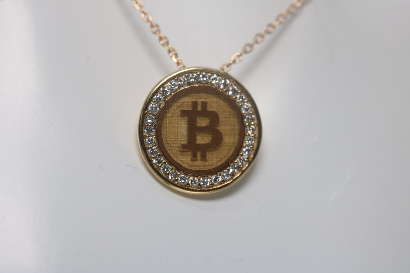 k18 ビットコインネックレス　ダイヤモンド付き