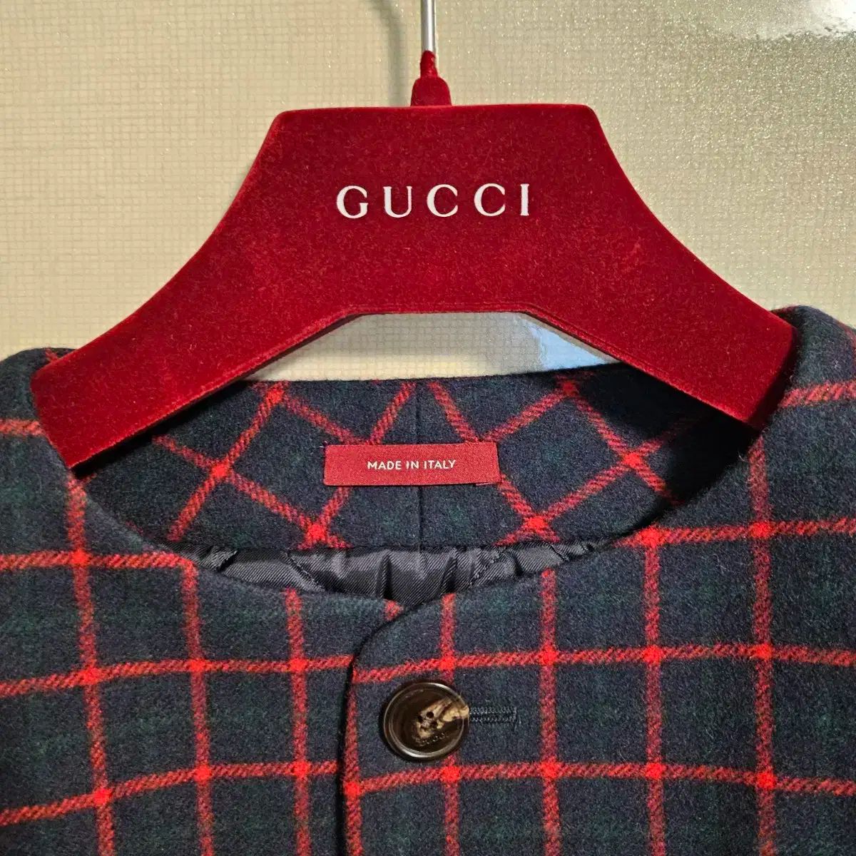 25新作 グッチ 刺繍入りブークレウールジャケット GUCCI(グッチ) 25 年 新作 ローズ刺繍 ウールジャケット 新品