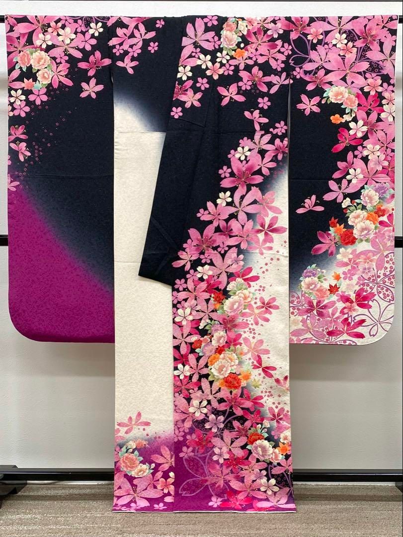 振袖 豪華 銀通し 刺繍 金彩 紋意匠 百合 身丈166cm 振袖 豪華 銀通し 金彩 刺繍 紋意匠 身丈166cm