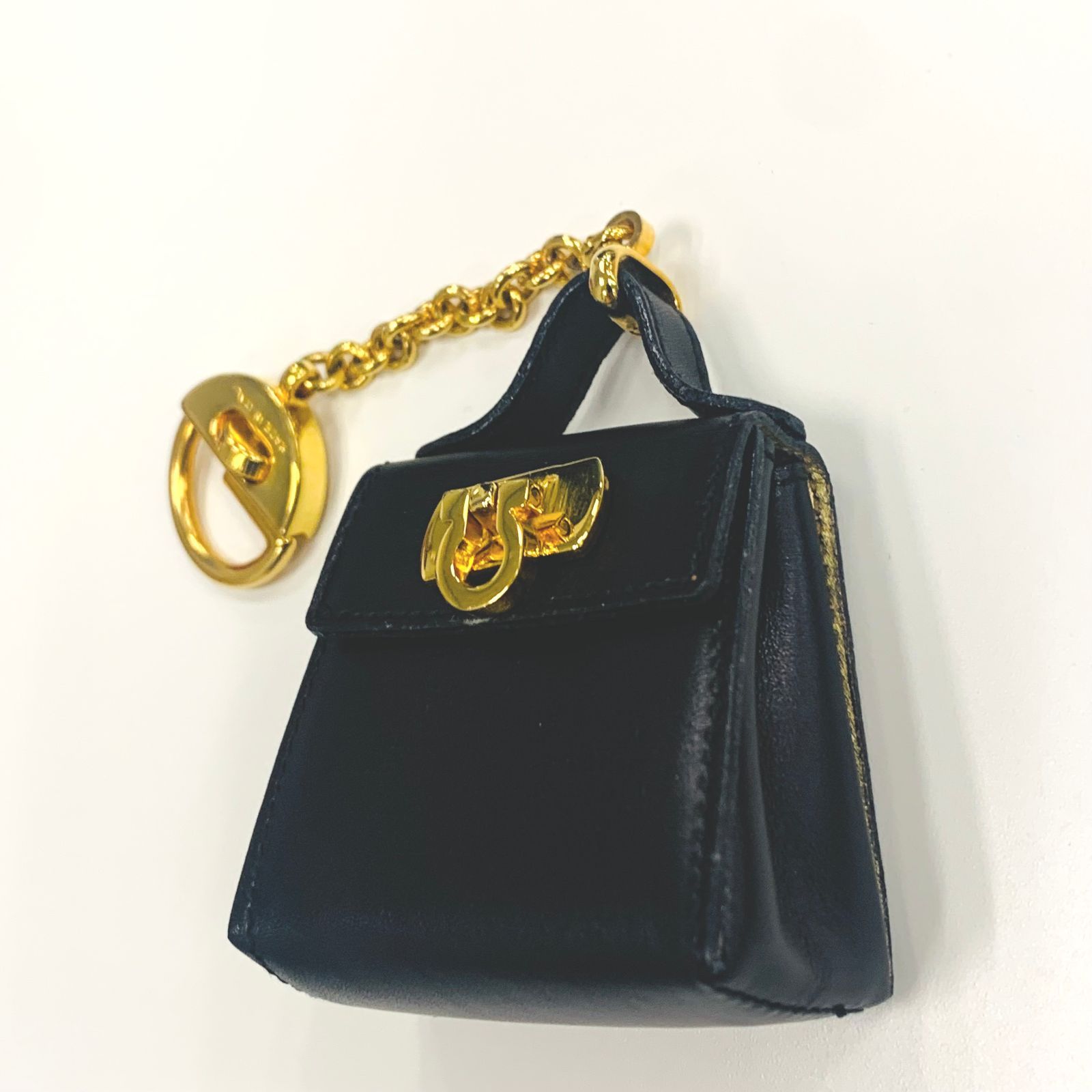 Ferragamo サルヴァトーレフェラガモ