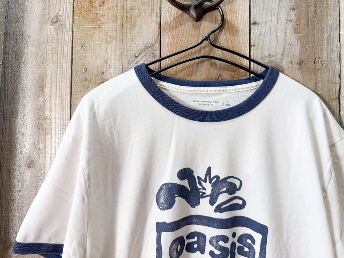 Abercrombie & Fitch:【Oasis】バンド Tシャツ Men's Cropped Oasis Graphic Tee | Men's Clearance