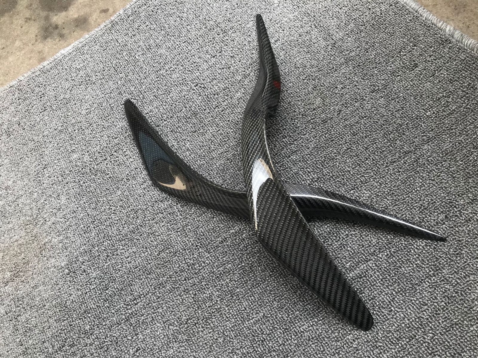 レクサス IS300 IS250 IS200t 2013-2016年式 LEXUS 碳素繊維製 ヘッドライト アイライン ガーニッシュ 大灯眉 2P 両面テープ取付