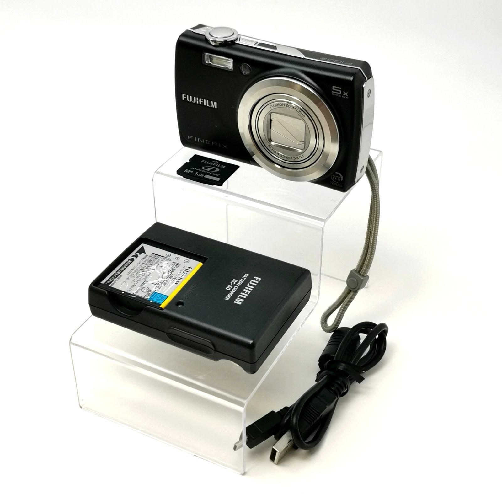 Fujifilm FinePix F700 動作確認済　バッテリー、充電器付 Fujifilm FinePix F700 動作確認済 バッテリー、充電器付