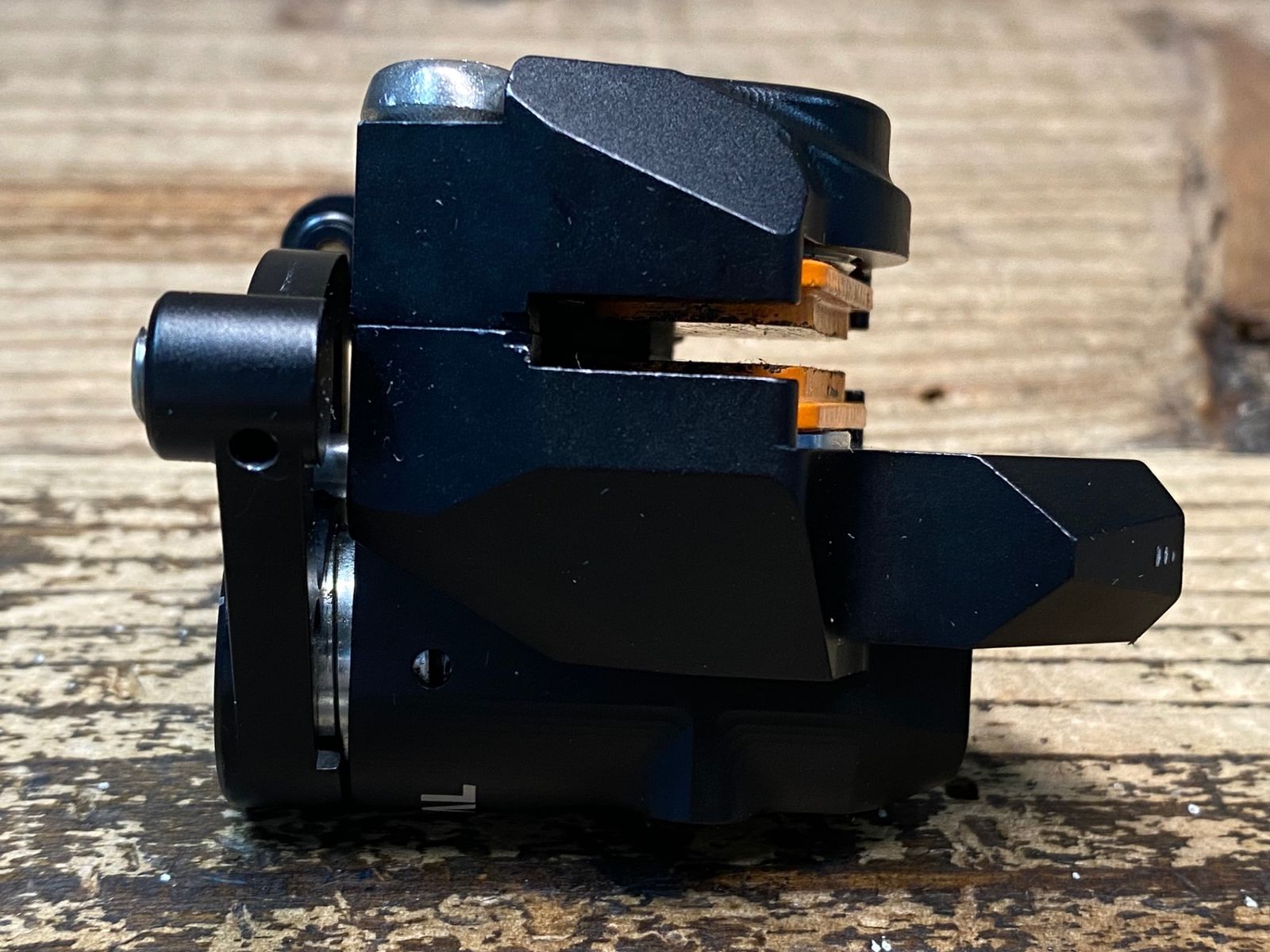 EQUAL ディスクキャリパー