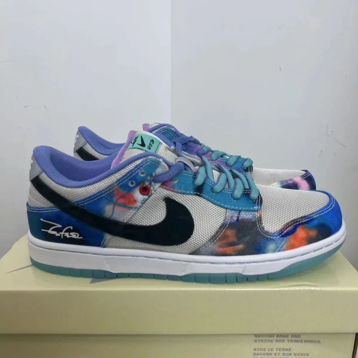 新品未使用 ナイキ Futura × Nike SB Dunk Low 