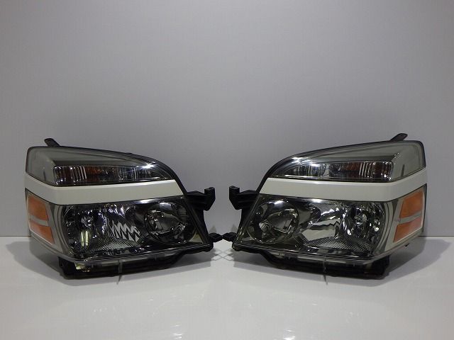 コーティング　比較的綺麗　AZR60/65　ヴォクシー　後期　ヘッドライト　左右　HID　28-182　V9　バラスト付き　250408015