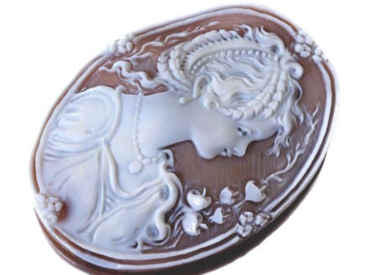 ジュエリー 華やかな少女と花の彫刻 シェルカメオルース 61.3ｍｍ×45.6ｍｍ w5245i