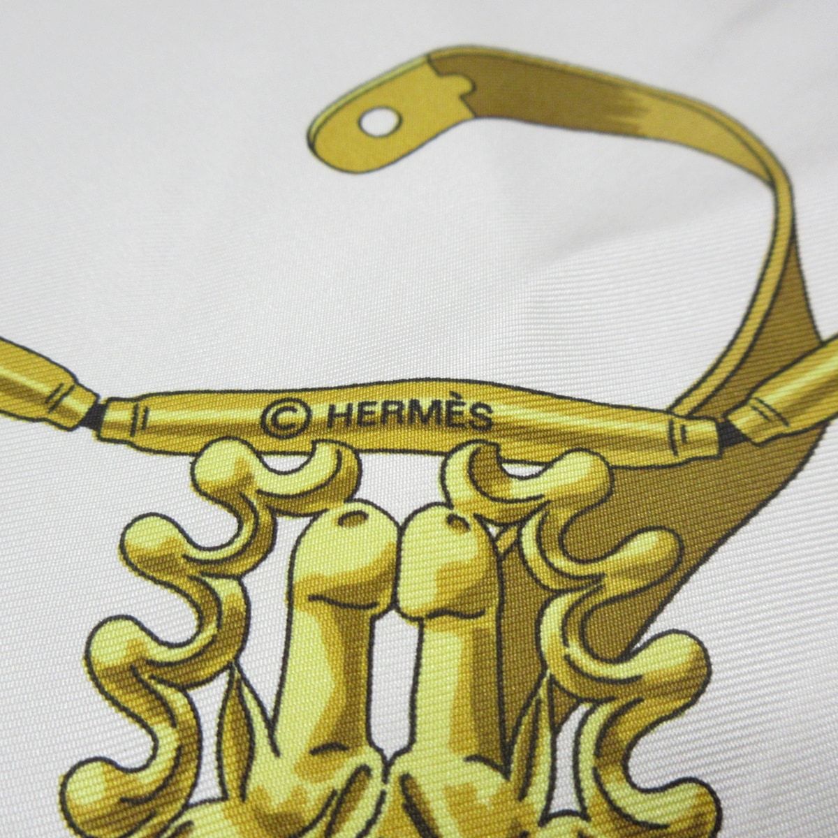 HERMES(エルメス) スカーフ カレ90 白×イエロー×マルチ LES CAVALIERS 