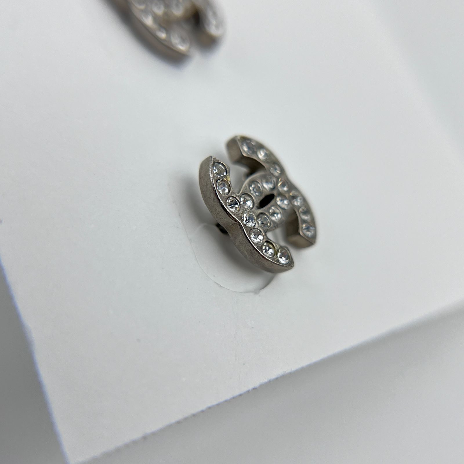 正規品☆シャネル手書き風ココマークピアスシルバーCHANELヴィンテージ メンズ CHANEL/シャネル】ココマーク ロゴ ピアス シルバー系｜ヴァル