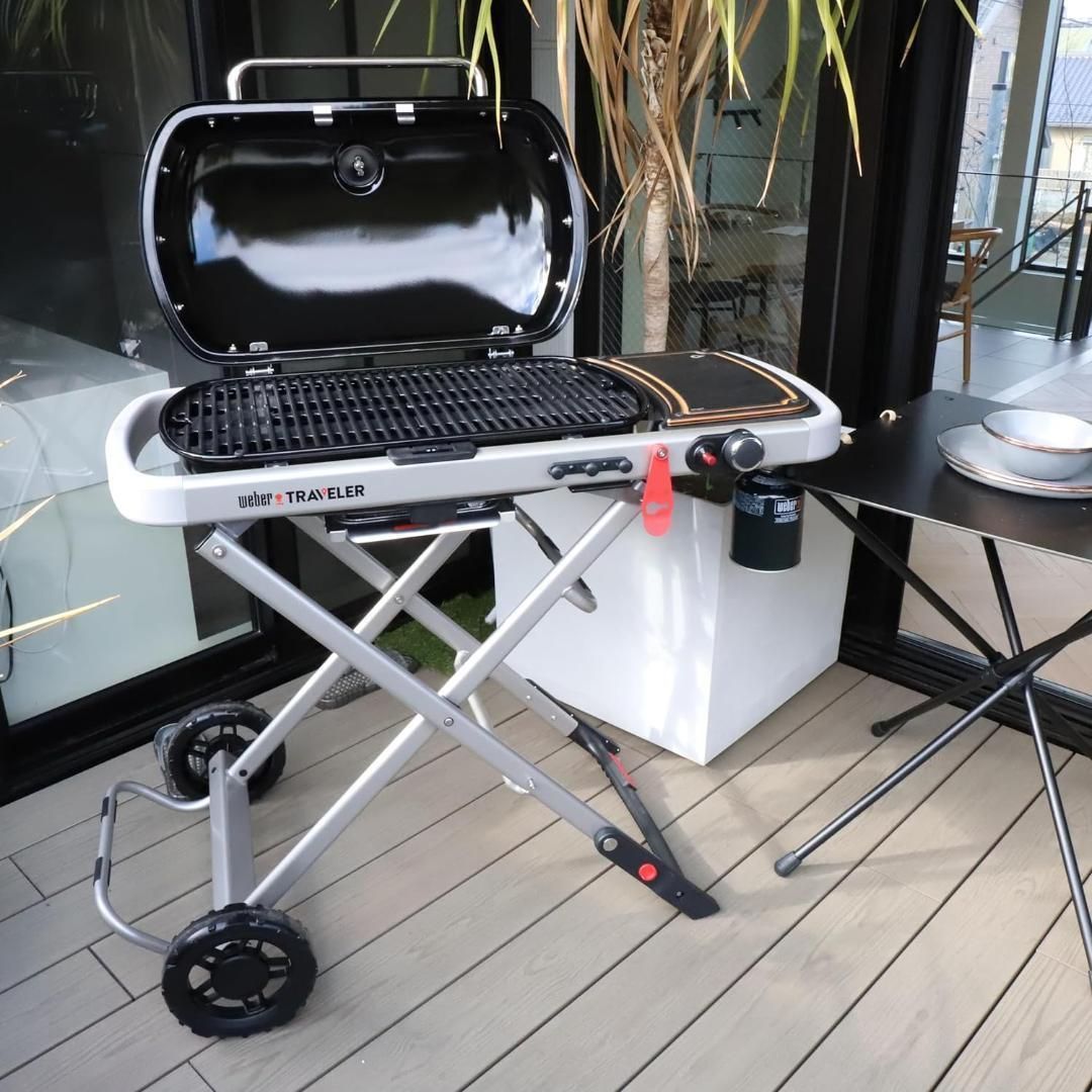 展示 Weber TRAVELER カート式 ガスグリル アウトレット バーベキューコンロ ポータブル ガスコンロ BBQ 9010013 ウェーバー トラベラー アウトドア 持ち運び 蓋付き 温度計付き スモーカー ブランド