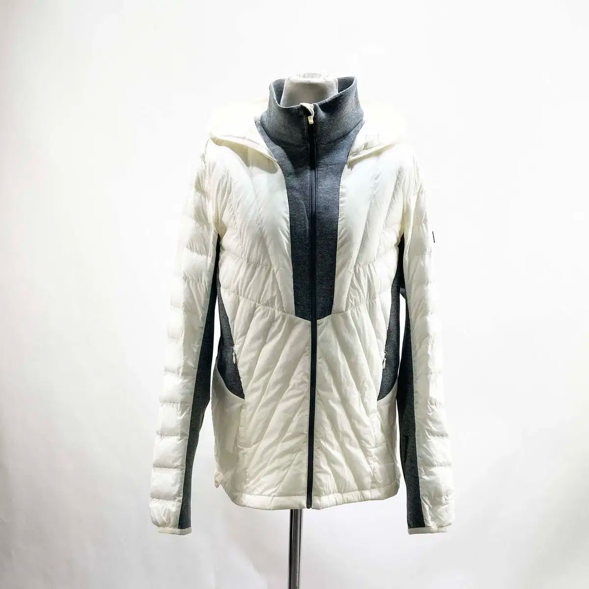 【雷市場（ポンジャン）商品韓国直送】 MILLET(ミレー) 女性用フード付きパッド 100 ジンの感覚