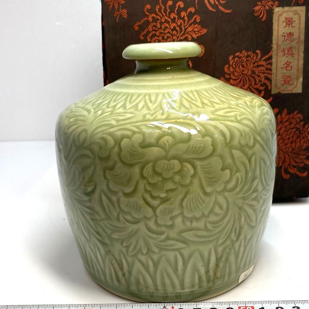 中国名工 謝勝旺 青磁 唐草文 花瓶 トヒオ 高さ16㎝ 東な6-0608