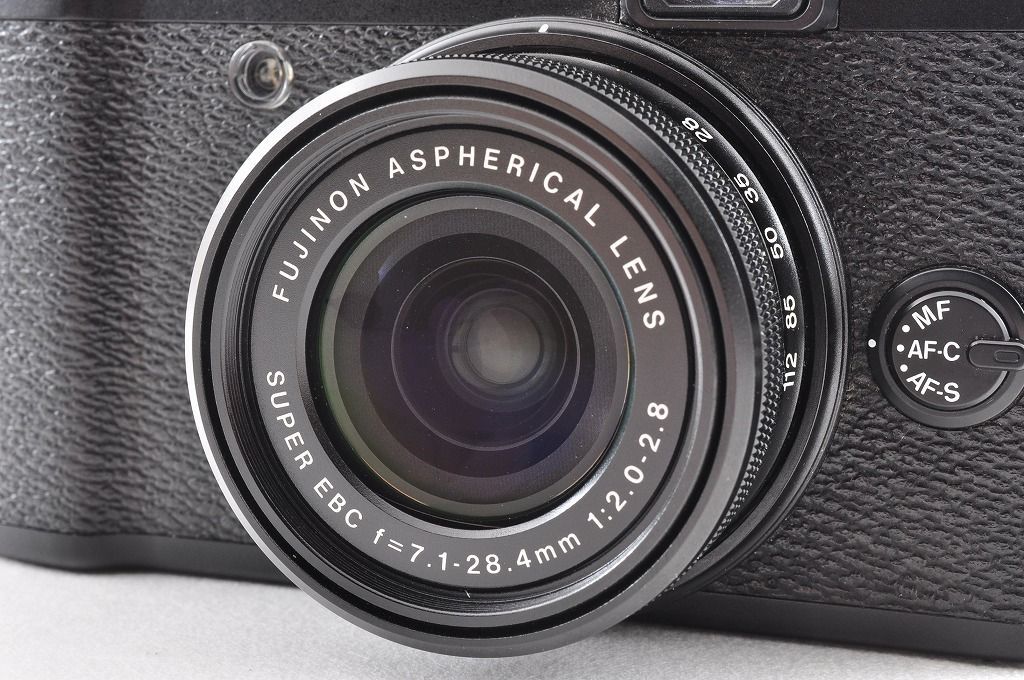 コンパクトデジタルカメラ