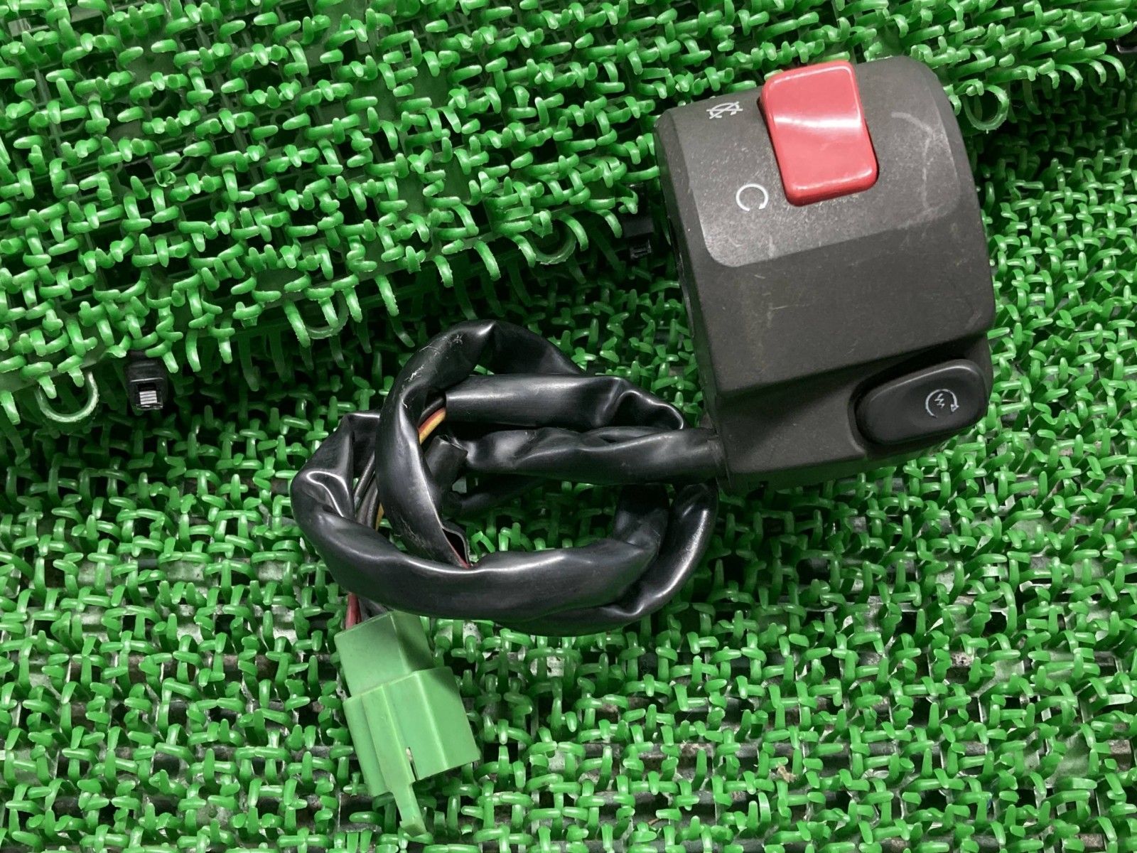 バリオスII ハンドルスイッチ 右 カワサキ 純正  ZR250B バリ2 BALIUS スイッチボックス ペイント素材に 割れ欠け無し zO