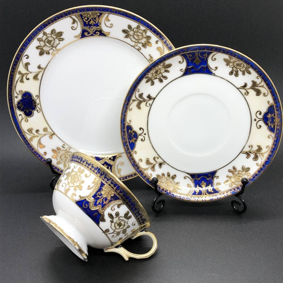 ペディスタル カップ＆ソーサー