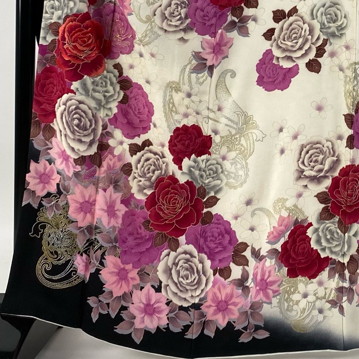 プライド 振袖 身丈164cm 裄丈66cm M 袷 袋帯フルセット 落款 薔薇 草花 刺繍 箔 クリーム 正絹 名品 人気アイテム揃い踏み！