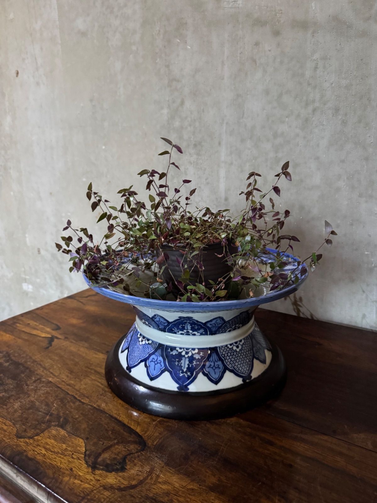 江戸後期〜明治期 古伊万里 染付変形瓶掛 五徳付き プランターにも