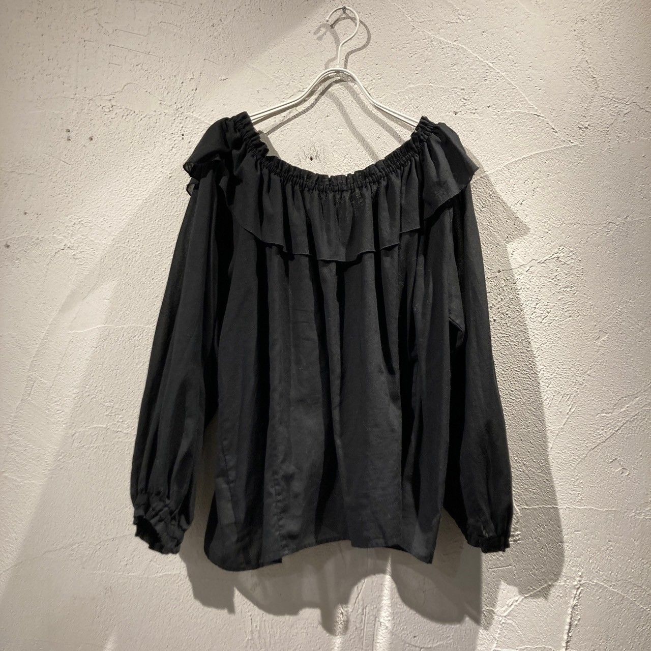 Spick & Span フリルカラーブラウス　ブラック Spick and Span フリルカラーブラウス ブラック 【公式通販】