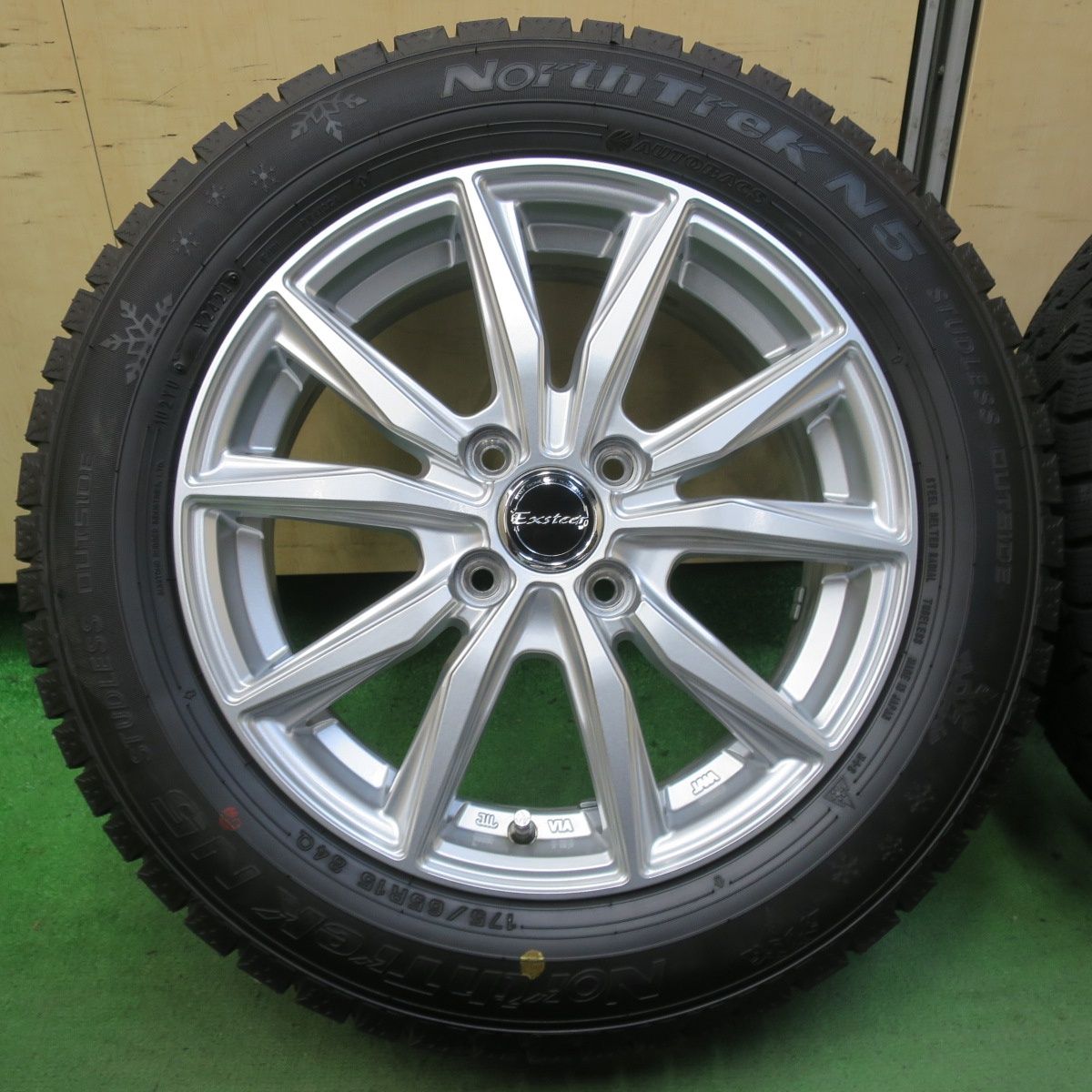 超バリ溝 24年 キレイ ほぼ10分 スタッドレス 175|65R15 オートバックス ノーストレック N5 Exsteer エクスター 15インチ PCD100|4H 5101603イス