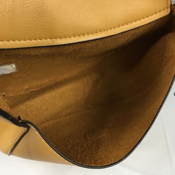 GUESS/ゲス レザー ショルダーバッグ 茶/ブラウン 小ぶり おしゃれ 管 