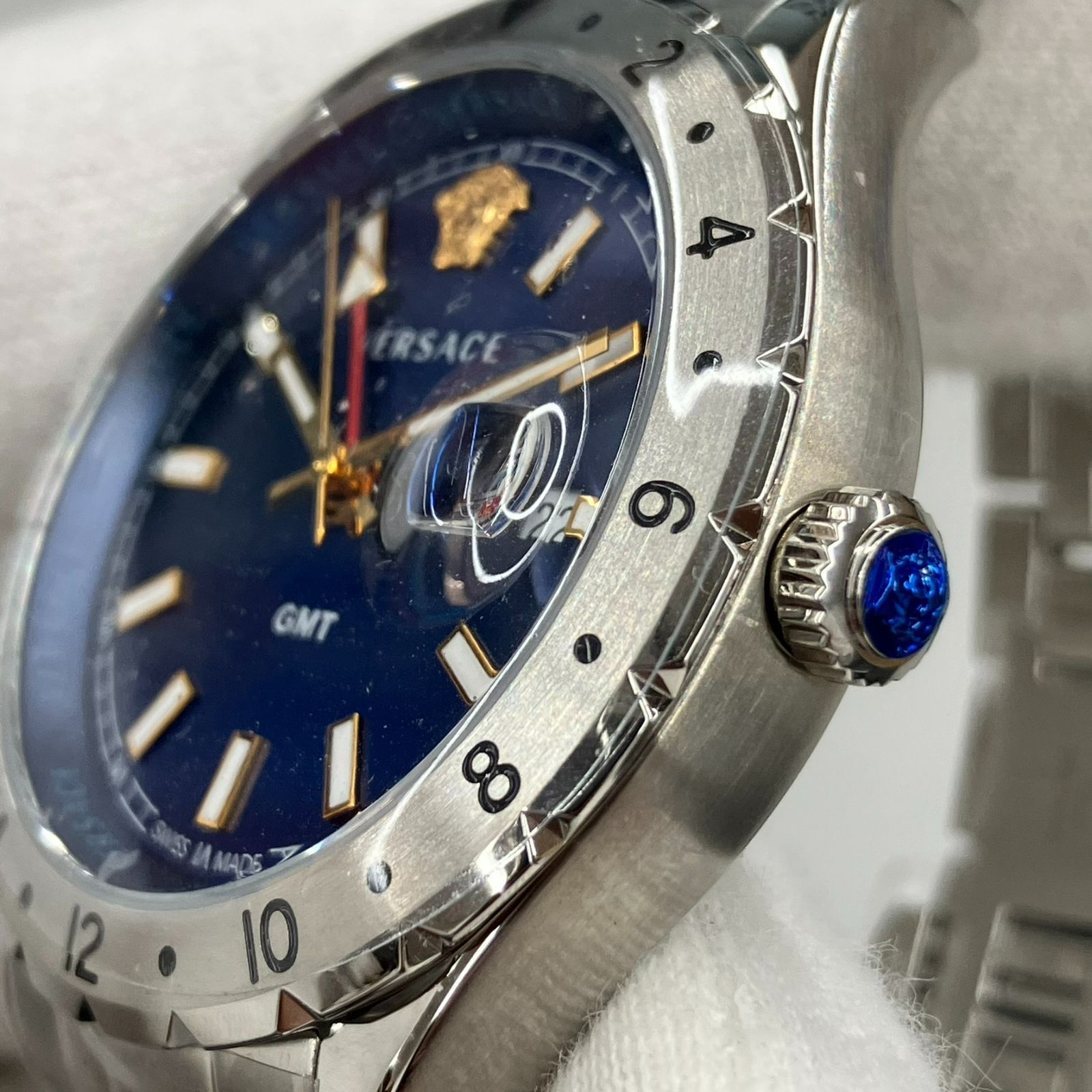 VERSACE GMT クォーツ 腕時計 ケース付き　ve1100119 VERSACE GMT クォーツ 腕時計 ケース付き ve1100119 VERSACE WATCH