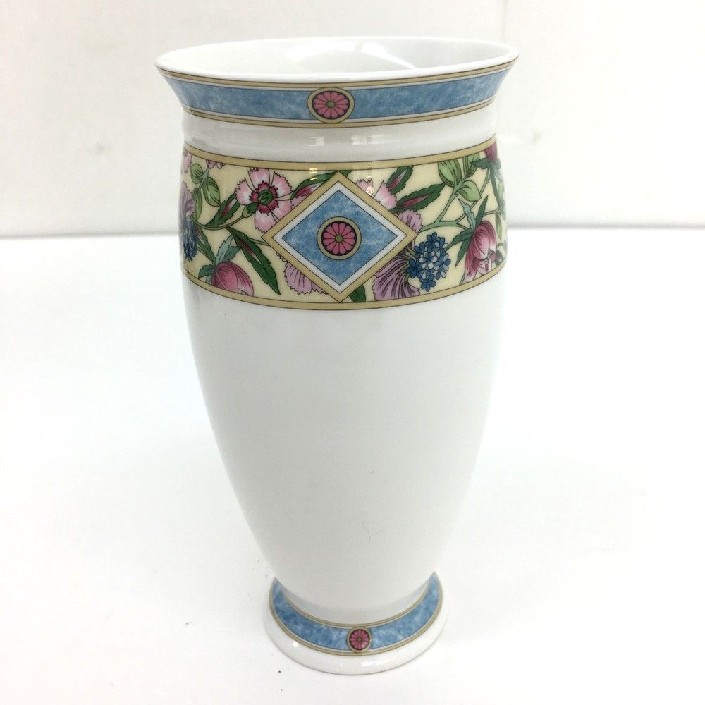 ウエッジウッド　花瓶 ジャスパーフォリア ベース 31cm ミンク|WEDGWOOD公式オンライン