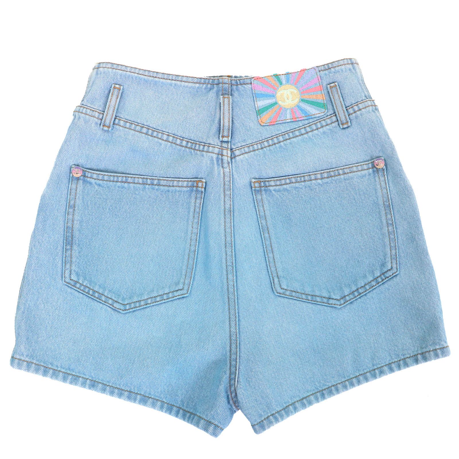 ドンドン見直し △CHANEL シャネル 24SS 24C P76403 コットン ラインストーンココボタン ココマークパッチ デニム ショートパンツ ライトブルー 34 イタリア製 レディース