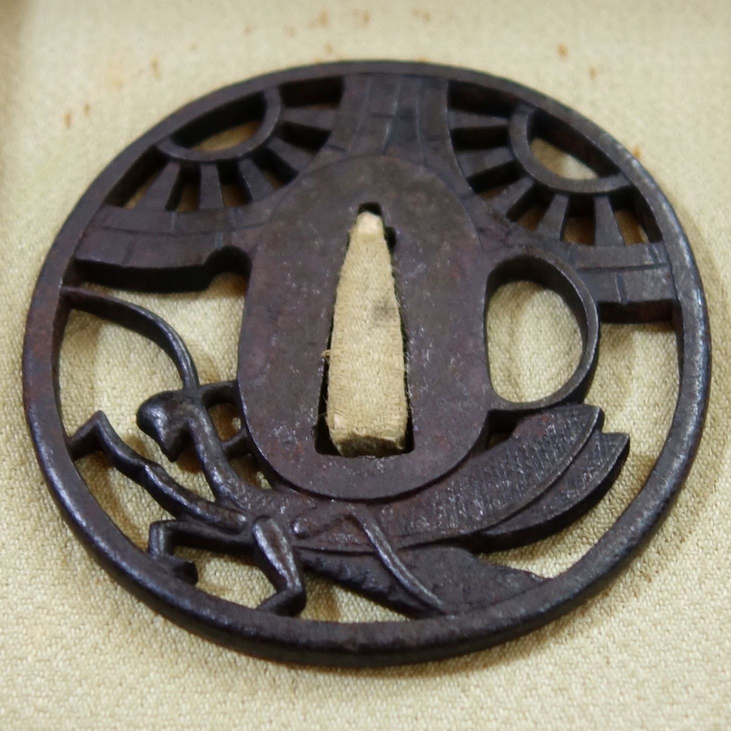 鍔 【 鉄地 鍍金 南蛮鍔 】(鍔箱付き) 日本刀 刀装具 鐔 骨董 古