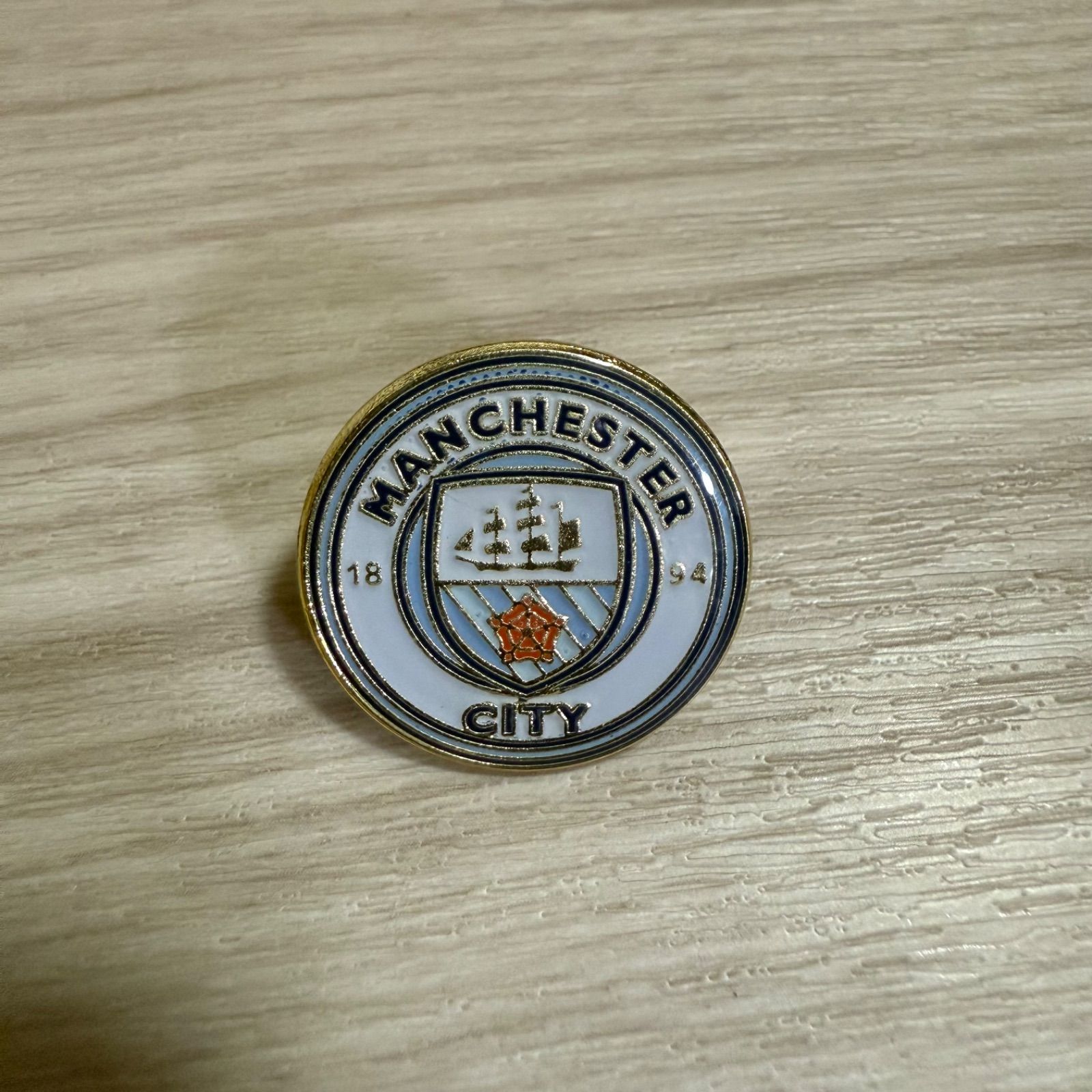 サッカー クラブチームピンバッジ - メルカリ