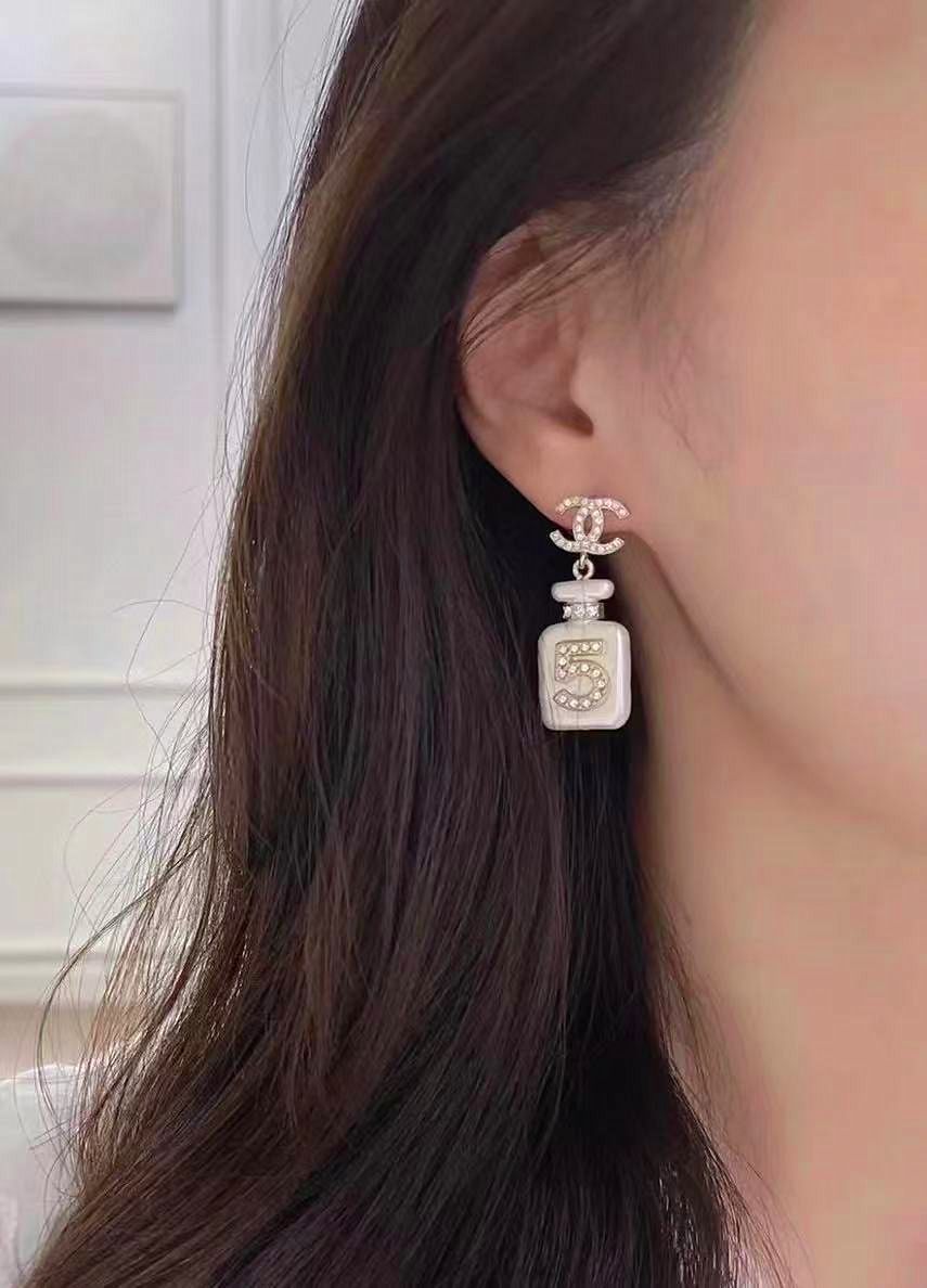 ◆シャネルCHANEL香水パフュームボトルモチーフNo5ピアスイヤリング耳飾りシャンパンゴールド 金色アクセサリー刻印あり