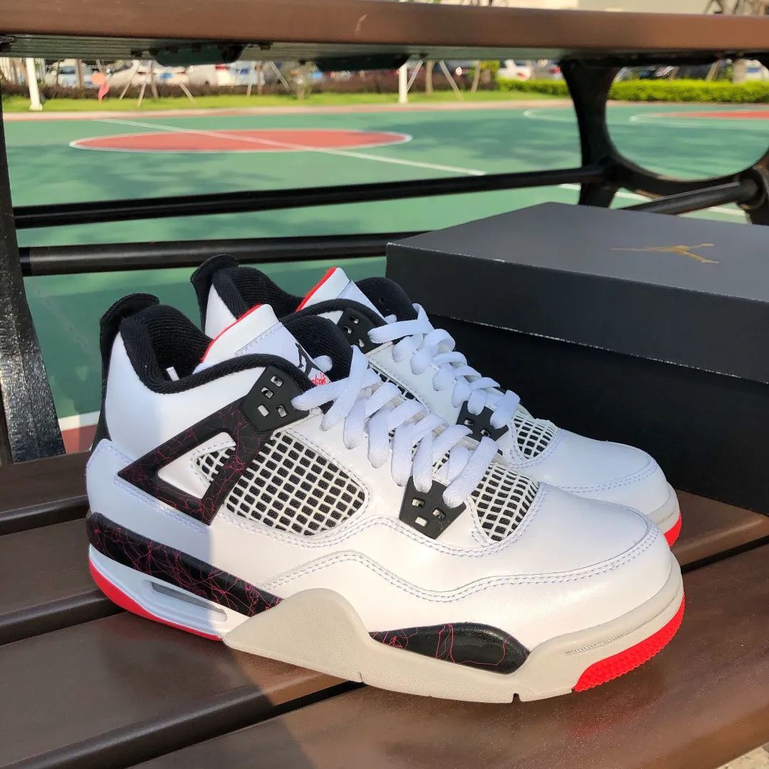 新品ナイキ エアジョーダン4 レトロ  