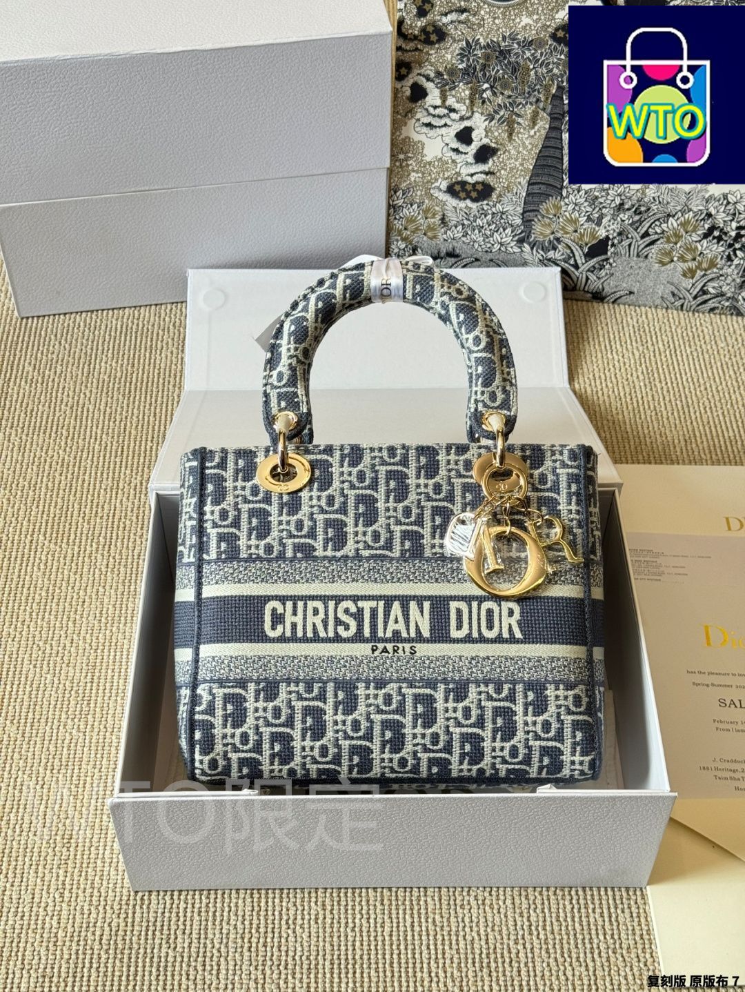 Dior ロゴパターン バッグ DIOR | ABCDior - PERSONNALISATION - CADEAUX & PERSONNALISATION
