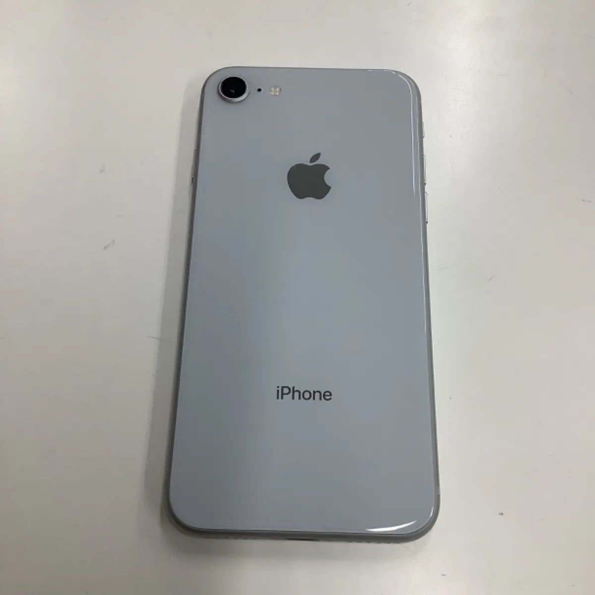 期間限定値下げ【中古】iPhone8 64GB A1906 MQ792J/A ㉜