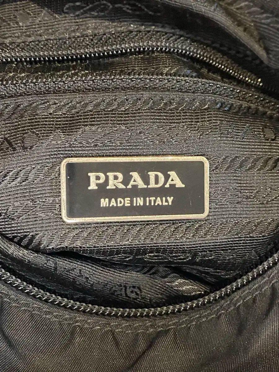 PRADA プラダ