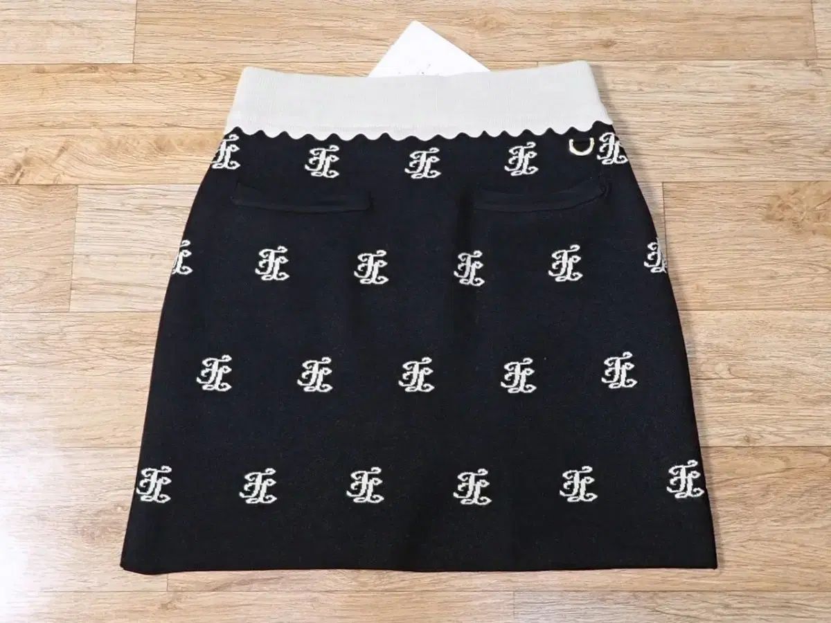 FairLiar(フェアライアー) ニット fairliar スカーフ付ノースリーブ