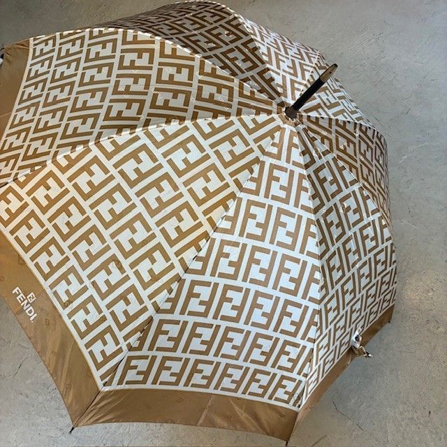 FENDI/フェンディの長傘✨ズッカ柄/ゴールド＆ブラウン✨きれいめ中古✨雨傘 FENDI（傘）のフリマアイテム一覧