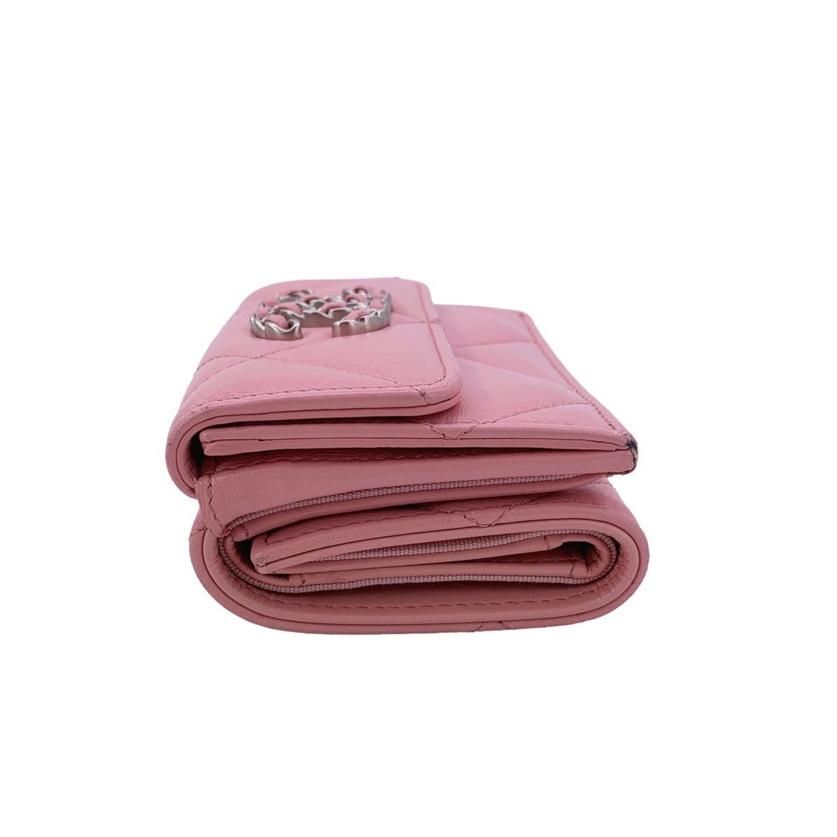 中古】 CHANEL シャネル 19 スモール フラップ ウォレット ピンク SV  