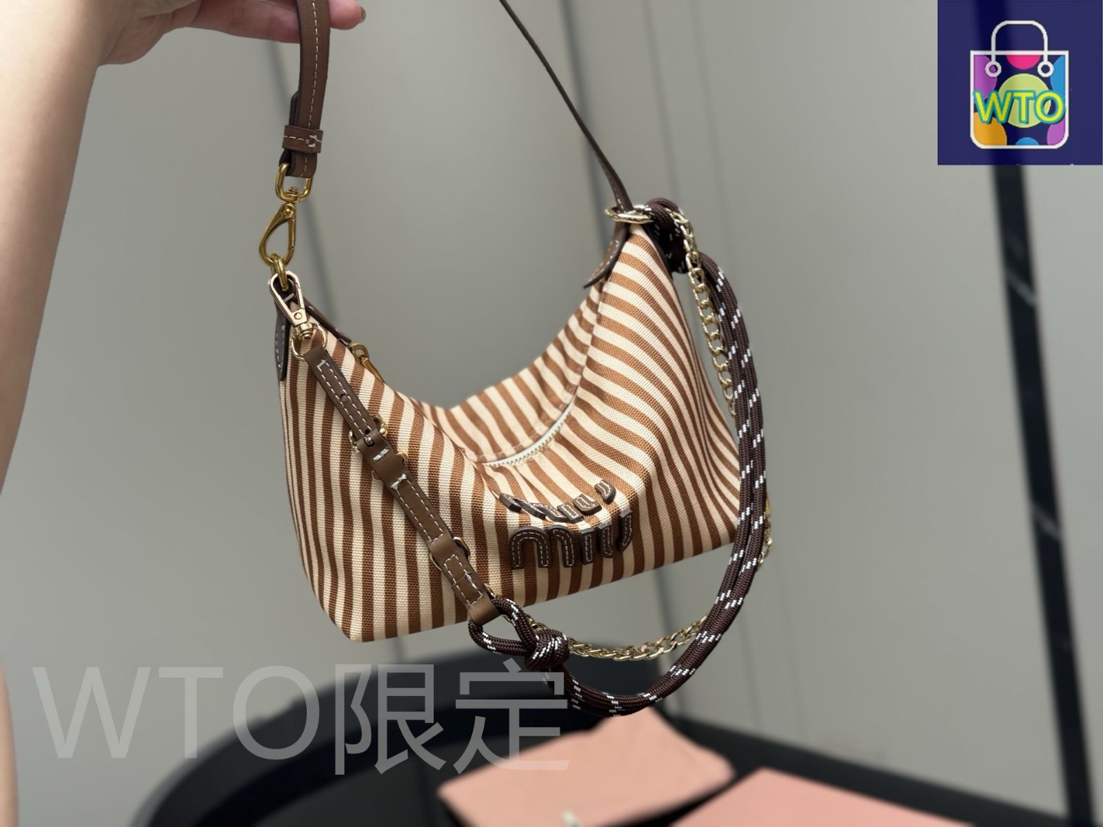 MIU MIU - 専用出品。 今日WTO】Miu Miu ミュウミュウ キャンバス ランチボックス