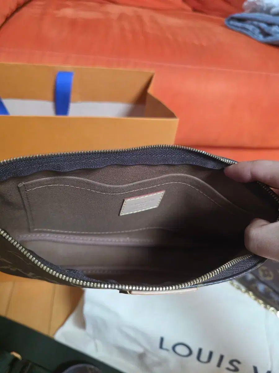 Louis Vuitton ルイヴィトン ポシェット アクセソワール カーキ DECORATOM_COM_BR