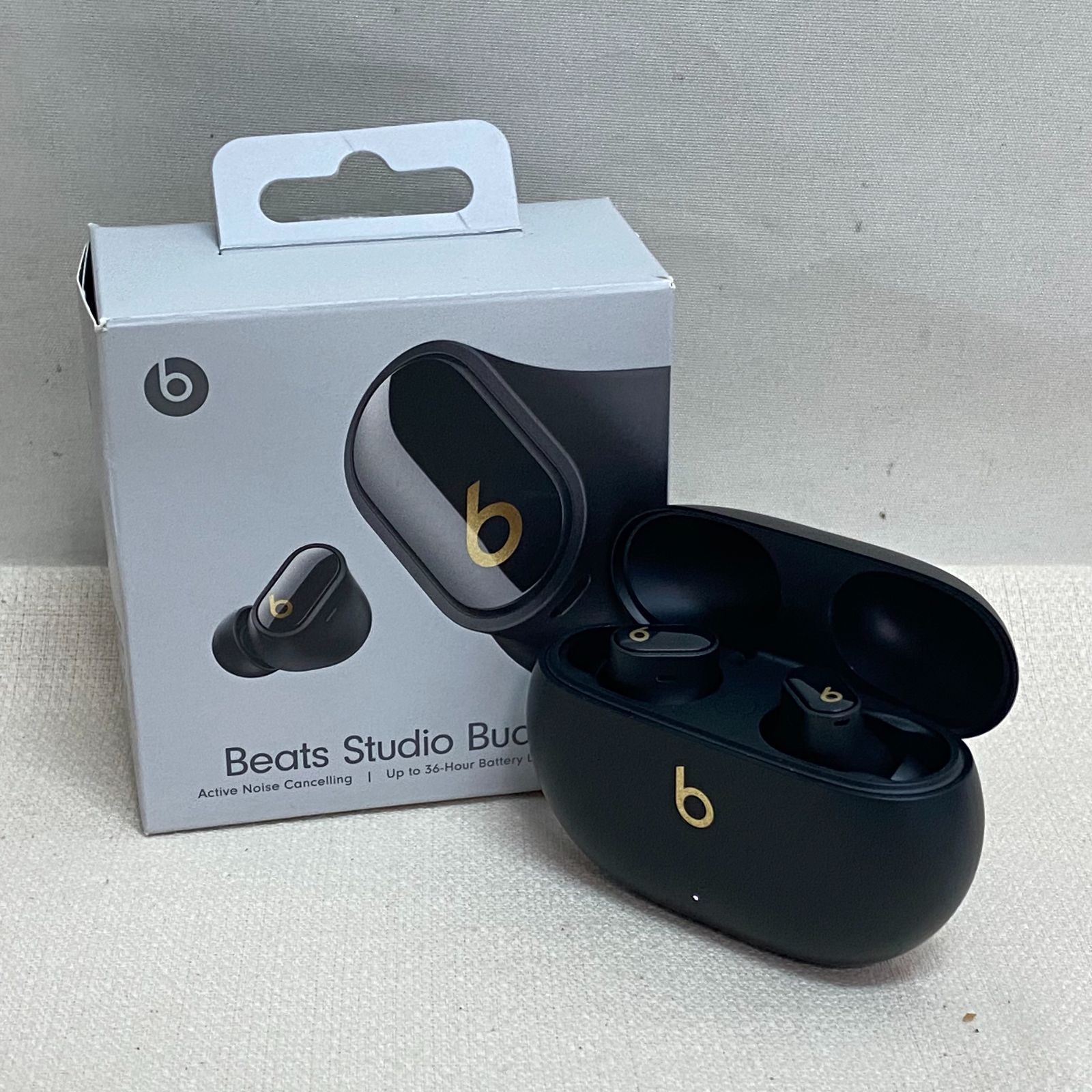 浜館46-603 店舗併売品 Beats Studio Buds ワイヤレスノイズキャンセリングイヤフォン – ブラック|ゴールド 品