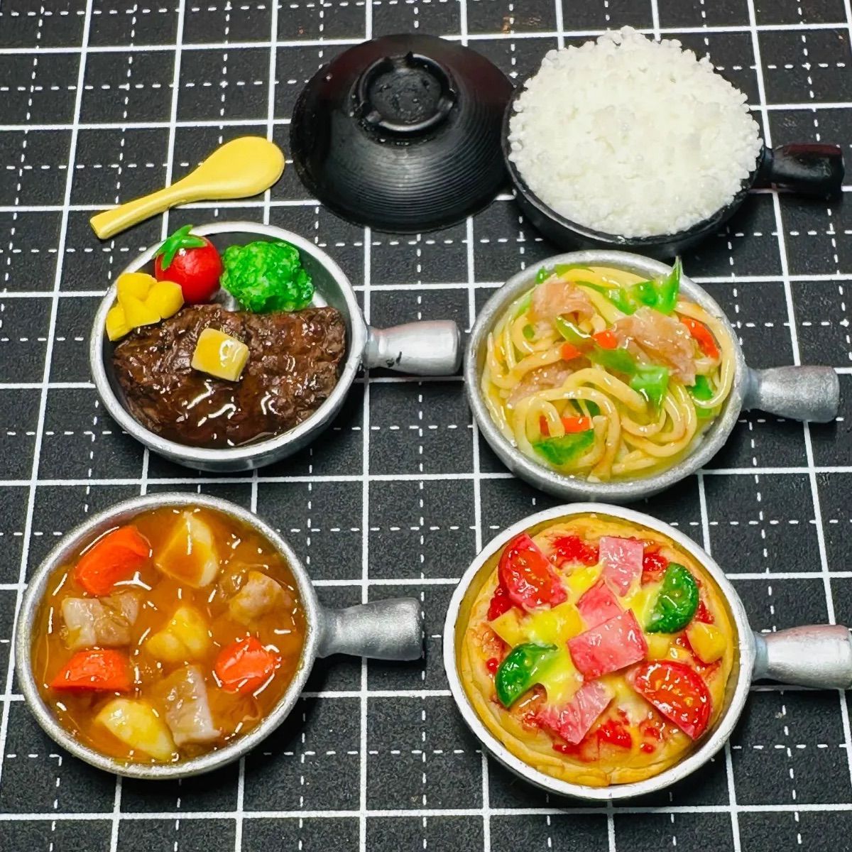 専用?専用ページ?ミニチュアフード カレーライス ドールは リカちゃん